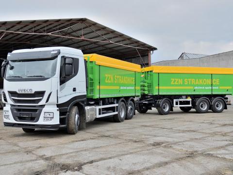 Takarmányszállító billenőplatós tehergépkocsi (3 rekeszes) – tápszállító, terményszállító - PÁLYÁZHATÓ