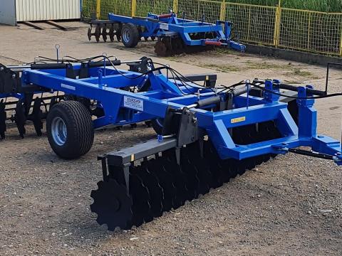 Kovács-Ker VVT-N-4.6 vontatott csukható nehéz „V” tárcsa