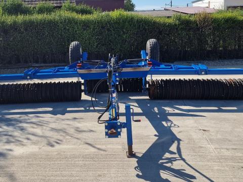 Kovács-ker VCH-4.8 vontatott Cambridge henger