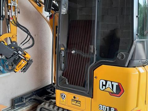 CAT 301,8 minikotró