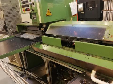 Forgácsoló gép esztergapad oszlopos fúrógép lemezolló lemezhengerítő