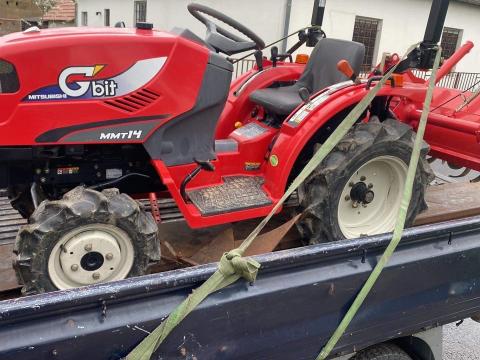 Japán kistraktor és tartozékai