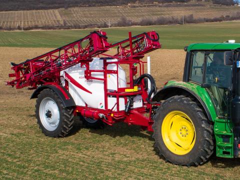 Kertitox BASICLINE 3000/21 vontatott szántóföldi permetezőgép ISOBUS vezérléssel