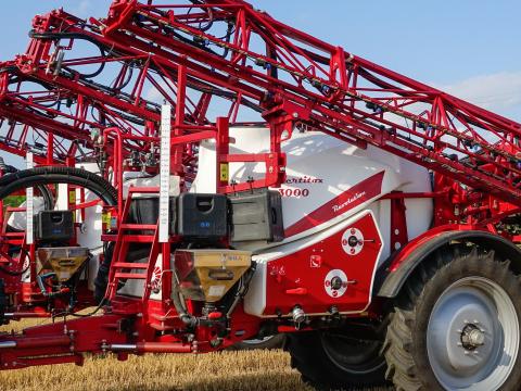 KERTITOX REVOLUTION SZÁNTÓFÖLDI PERMETEZŐGÉP - 3000 / 24 - LÉGRUGÓ - ISOBUS