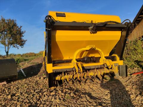 Ágaprító,  venyigezúzó,  gyűjtőtartályos orsi eladó