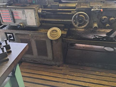 TOS SV18RA/1000 típusú esztergagép,  eszterga,  esztergapad tökéletes állapotban eladó