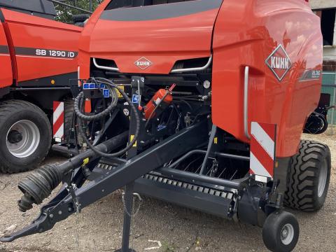 Kuhn VB 3160 OptiCut változókamrás hengeres bálázó szeletelővel