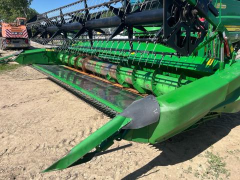 John Deere 722X Gabona vágóasztal