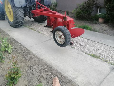 Keceli gyártású IH 3 fejes eke eladó