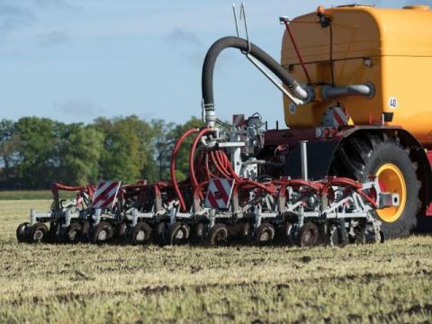 XTill - Strip-Till,  sávos talajművelő hígtrágya injektálással