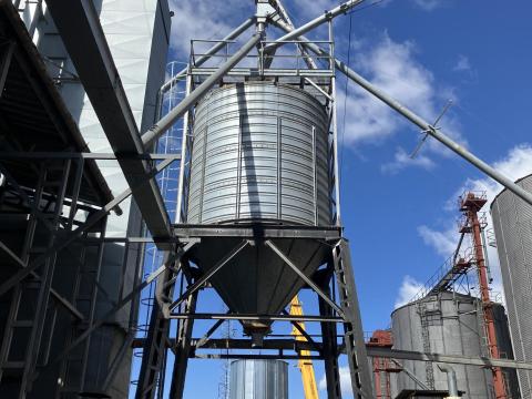 Tranzittartályok különböző méretekben