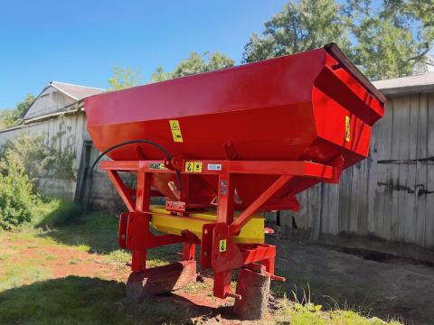 1000 literes műtrágyaszóró