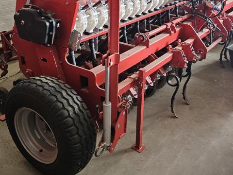 Írtem 4 méteres gabonavetőgép eladó, dupla tárcsás kivitelű, műtrágyaszórással