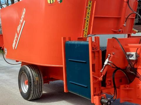 Takarmánykeverő kiosztókocsi új,  magyar termék – Felvidék