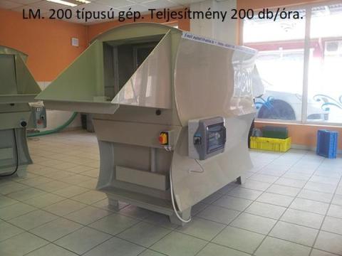 L.M. 200 típusú ládamosó berendezés