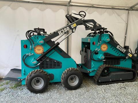 Mini rakodógép – csúszókormányzású rakodó akcióban