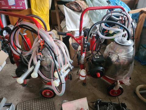 Fejőgép két kecske fejéséhez, Kurstan, új állapotban