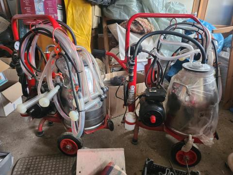 Kurstan márkájú, újszerű olajkenéses juhfejőgép eladó