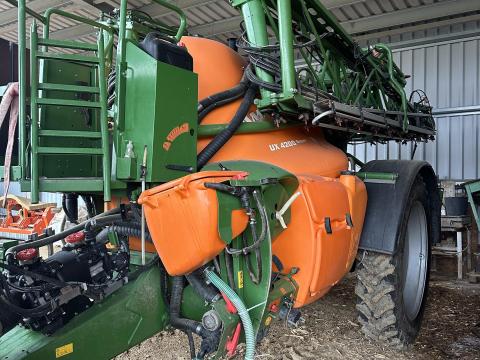 Amazone UX 4200 Super szántóföldi vontatott permetező eladó