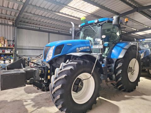 New Holland T7.250 Autocommand eladó új gumikkal, fronthidraulikával, hidraulikus automata kormányzással