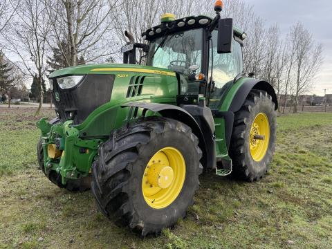 John Deere 6215R traktor