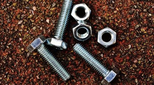Beszorult, beszakadt csavarok – tanácsok a fejfájásmentes szereléshez