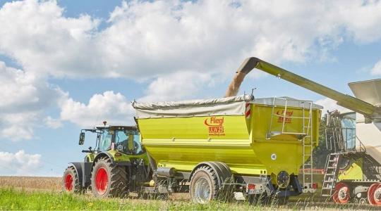 Bemutatkozik az AGROmashEXPO különdíjasa, a Fliegl VARIO ULW 25 egytengelyes átrakókocsi