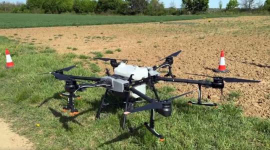 Egyedülálló kísérlet: egy teljesen új növénykondicionáló drónos kijuttatása +VIDEÓ