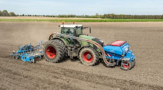 Innovatív vetés az új LEMKEN Solitair elülső tartállyal