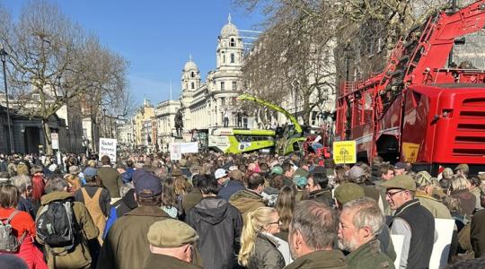 Traktorok és kombájnok: Lassan részei a londoni utcaképnek