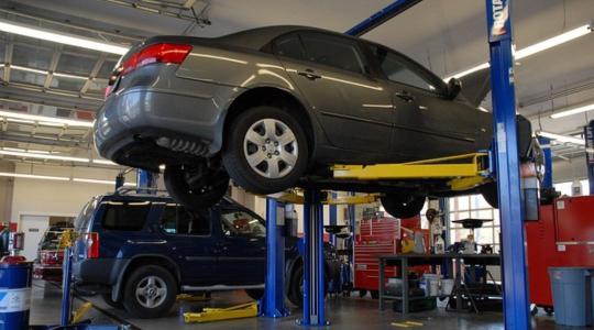 Szigorodhat a műszaki vizsga: a tízévesnél idősebb autóknak évente kellene vizsgázniuk