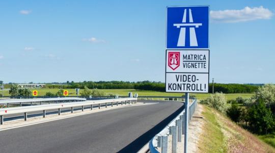 Minisztériumi döntés: Nem kell útdíjat fizetni ezekre a járművekre!
