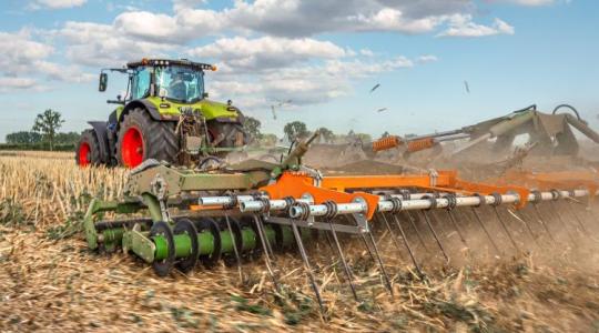 Húsz km/h, 2,5 liter/ha – ilyen hatékony még nem volt a sekély művelés +VIDEÓ
