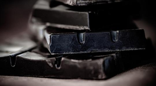 Te megkóstolnád? Kívül fekete, belül színes, és a TikTokon már hódít +VIDEÓ