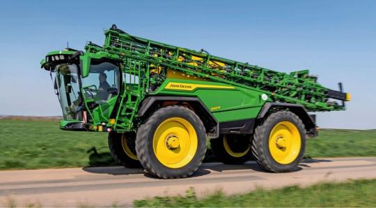 Ezt látnod kell! A John Deere bemutatta új zászlóshajó permetezőjét