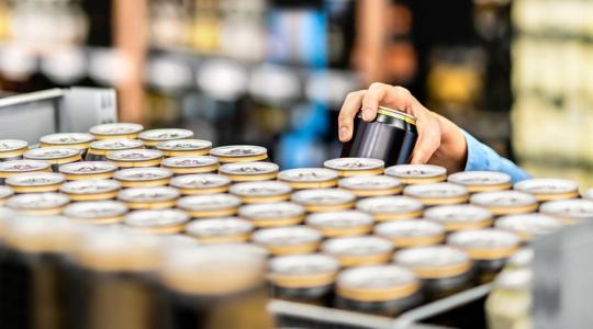 Véletlenül vodkát töltöttek az energiaitalos dobozba – Te visszavinnéd?