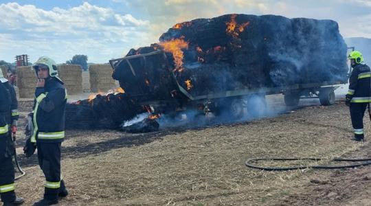 Pusztító lánggal égett a 30 bála