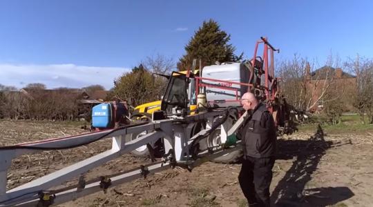 Megrázó: Bezúzta a karját a kombájn, amputálni kellett +VIDEÓ