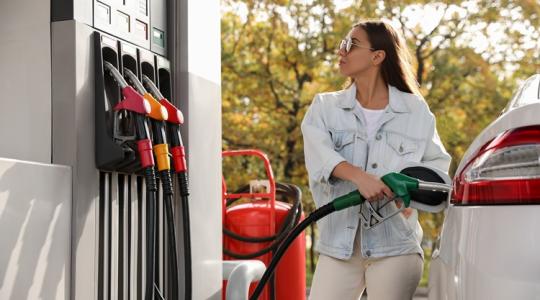 Nem árt tudni, hétvégén mennyiért tankolhatunk