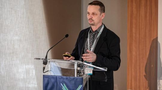 A méhész csak beszél, a rendszer pedig mindent megold