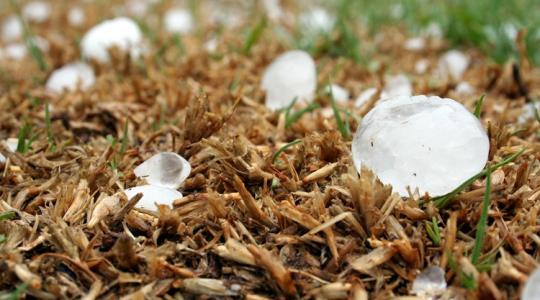 Vigyázat, jégeső jöhet koradélután