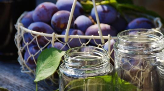 Te is kivártad a szezon végét? – így főzzünk szilvalekvárt üstben