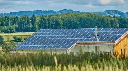 Napelem és biogáz: így spórolhatsz a gazdaságban