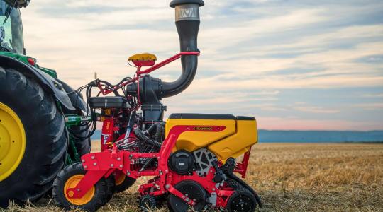 Intelligens vetőgép a fülkéből vezérelve: bemutatkozott a Väderstad új soregysége