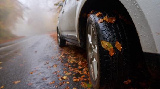 Vigyázz! Ezt csak kevesen tudják! Óriási veszélynek vagy kitéve, ha ezt látod a gumiabroncson!