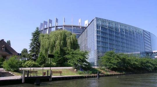 Gazdák az EU ellen: forr a hangulat Strasbourgban az agrártámogatások megnyirbálása miatt