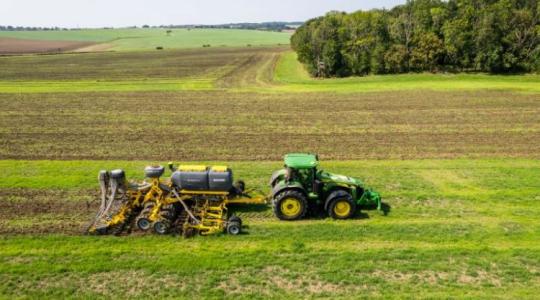 Kevesebb menetszám, nagyobb hatékonyság – ez a vetőgép forradalmasítja a vetést