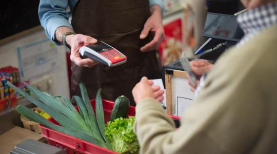 Árfolyam, infláció, árrések: mi alakítja az idei ünnepi árakat?