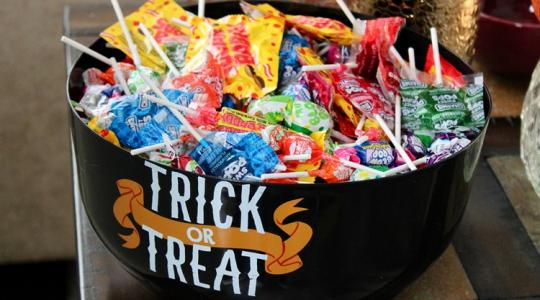 Halloweeni édességtrend: hozzád is becsengethetnek, ezt jó, ha tudod