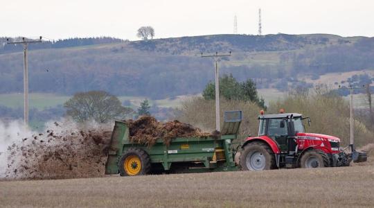 Trágyaszóró karbantartás télre – korrózió és csapágyvédelem